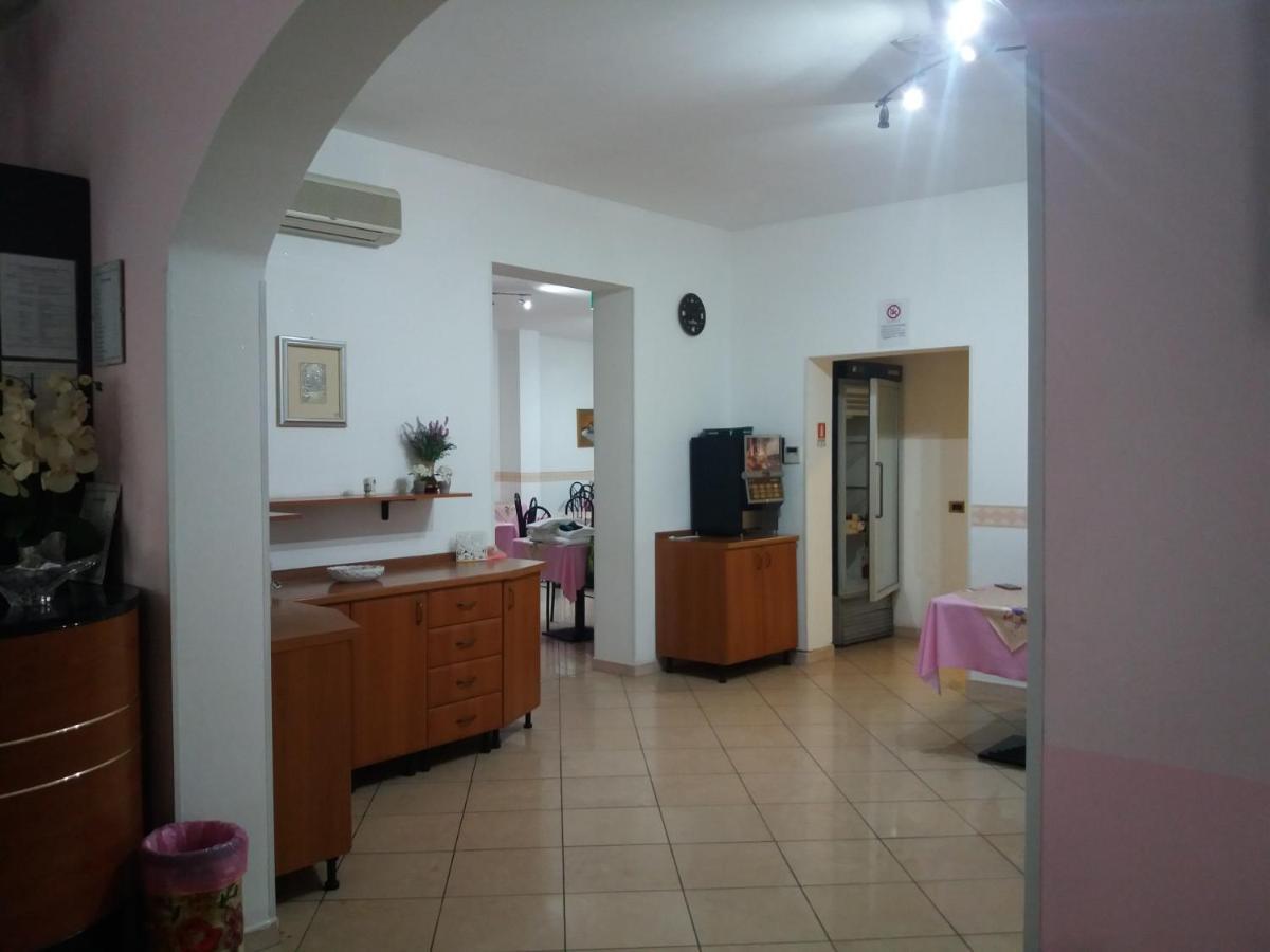 Hotel Fatima Римини Экстерьер фото