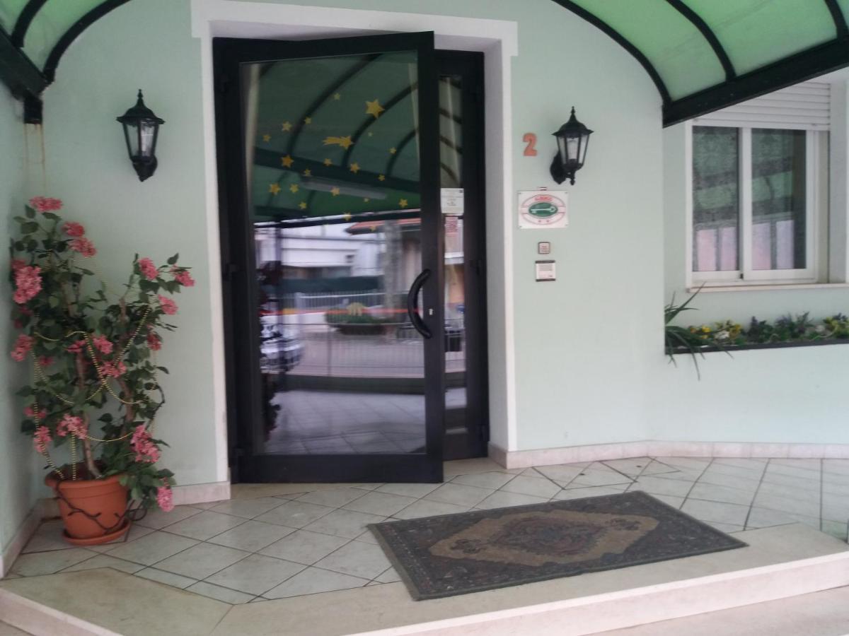 Hotel Fatima Римини Экстерьер фото
