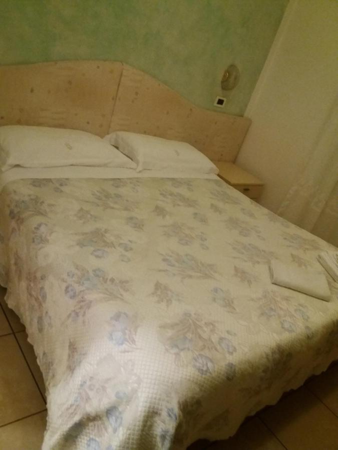 Hotel Fatima Римини Экстерьер фото