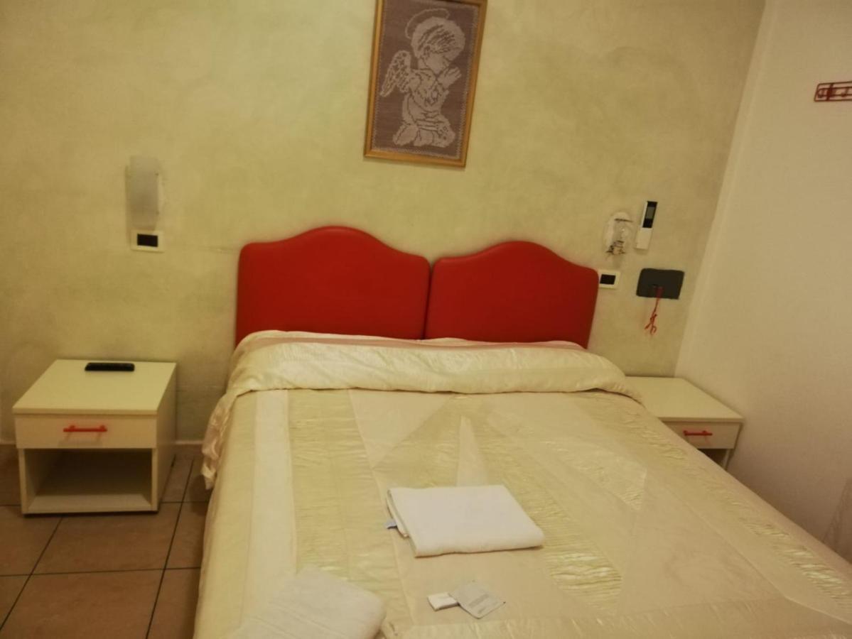 Hotel Fatima Римини Экстерьер фото
